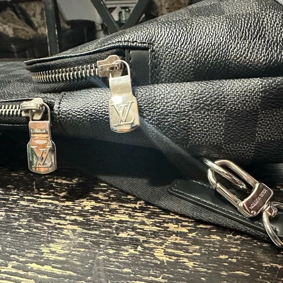 Louis Vuitton Bag - Picture 2 of 7